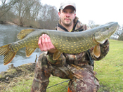 Oliver Wehner mit 102cm Hecht gefangen in Oranienburg